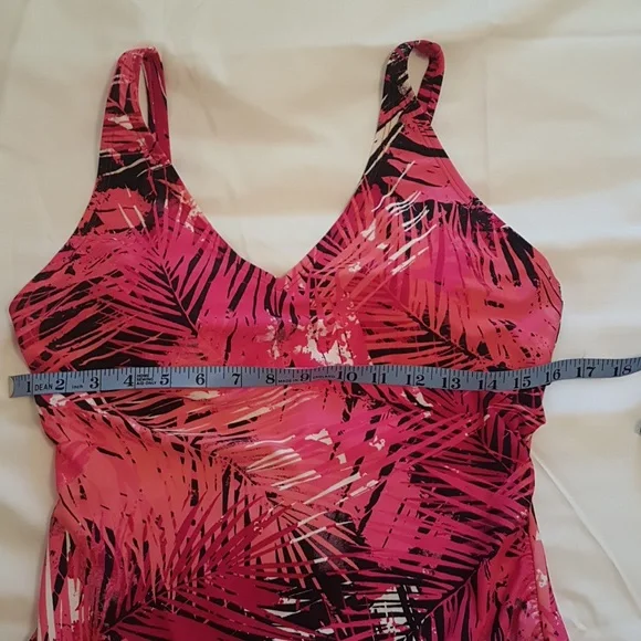 Swimsuit - Picture 6 of 8